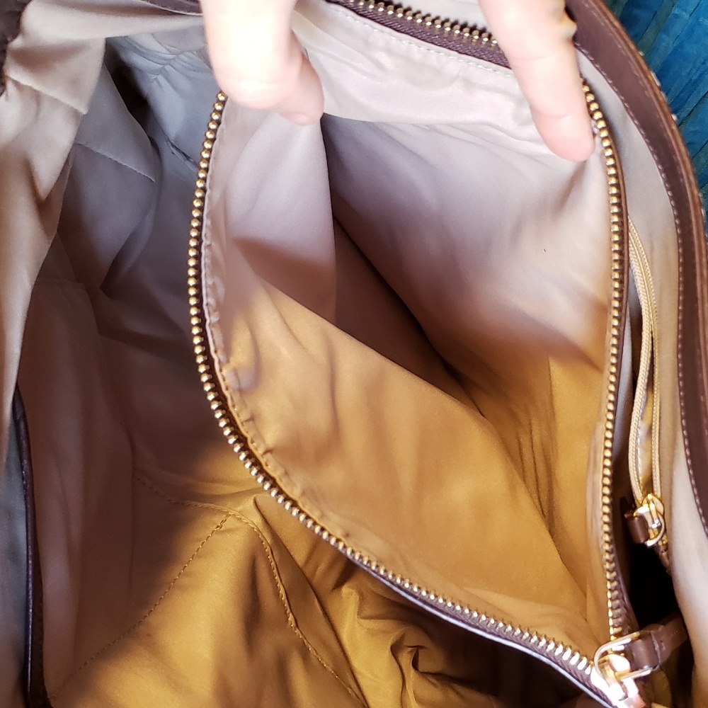 Hand Bag - Picture 4 of 8